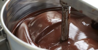 concheing chocolate