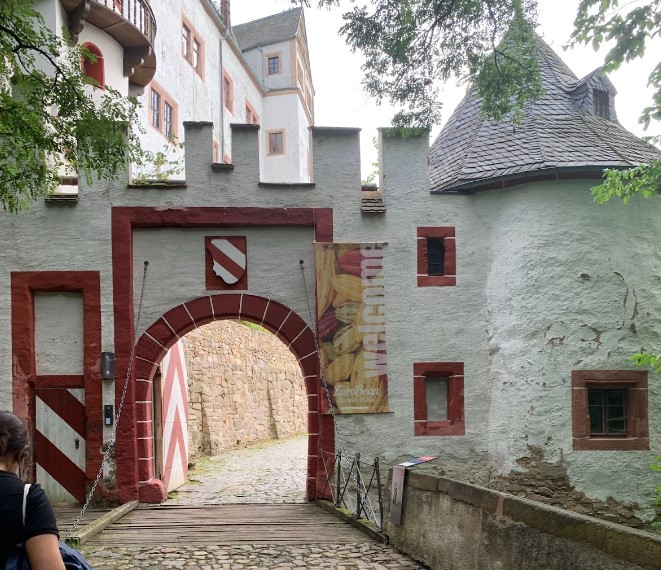 gateway to rochsburg castle