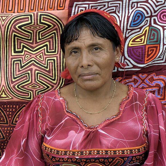 kuna woman living in panama city
