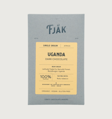 A 100% fjak bar on a grey background. The packaging is grey and yellow